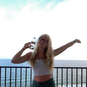 Meet your Posher, Claire